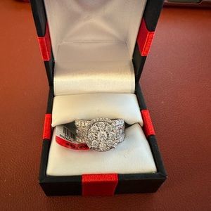 2 TCW DIAMOND CLUSTER ENGAGEMENT RING WITH 10K WHITE GOLD! BRAND NEW! NWT